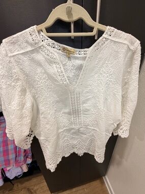 Democracy White Embroidered V-Neck Crochet Blouse